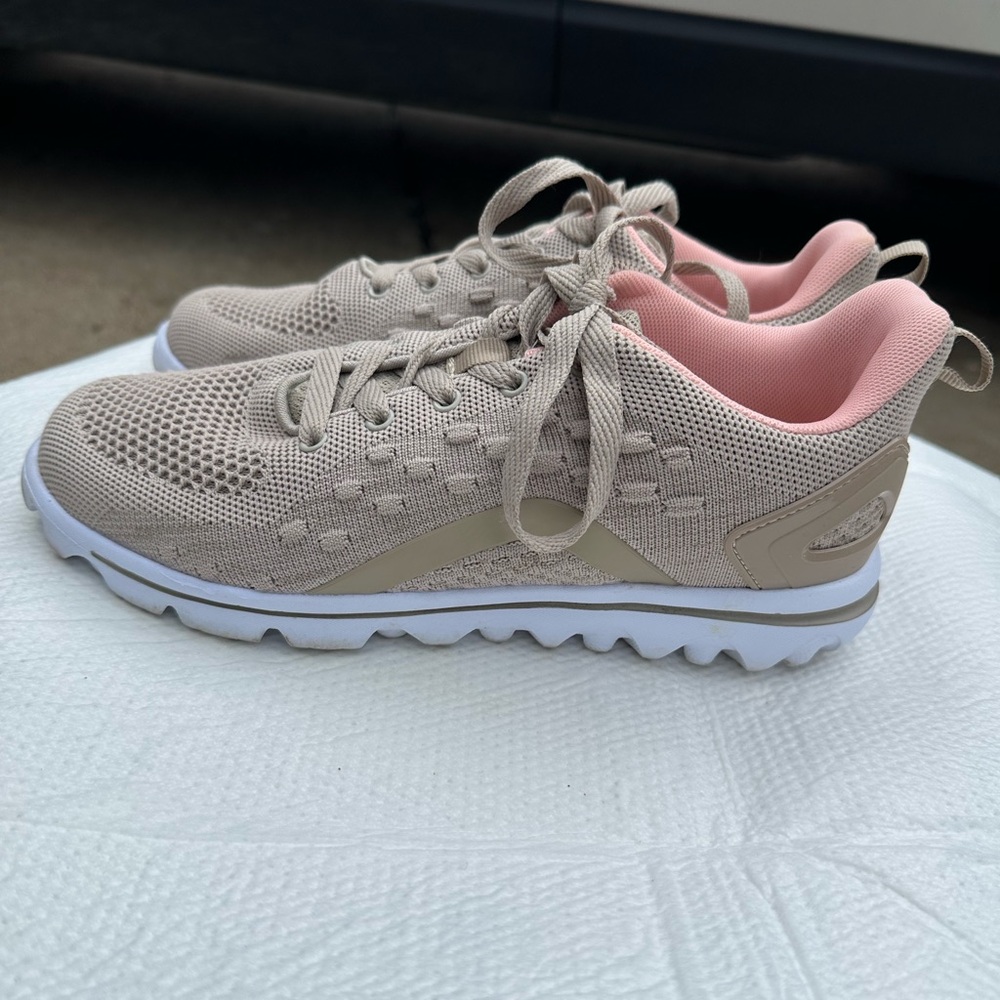 Propet 8.5 Wide knit tan and pink sneakers. New like but have been tried on.